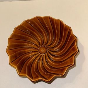 Swirl pattern bowl